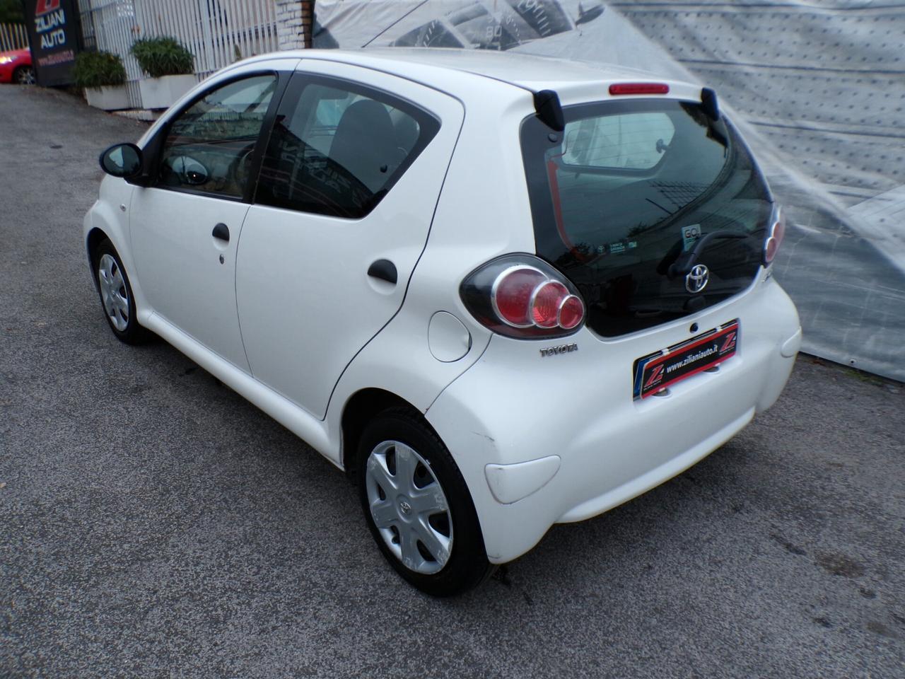 Toyota Aygo 1.0 12V VVT-i 5 porte Cool Soda Connect