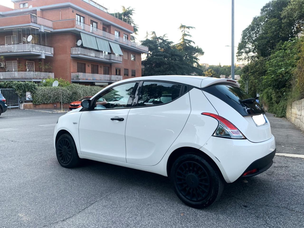 Lancia Ypsilon 1.0 HIBRIDA 2021 KM23980
