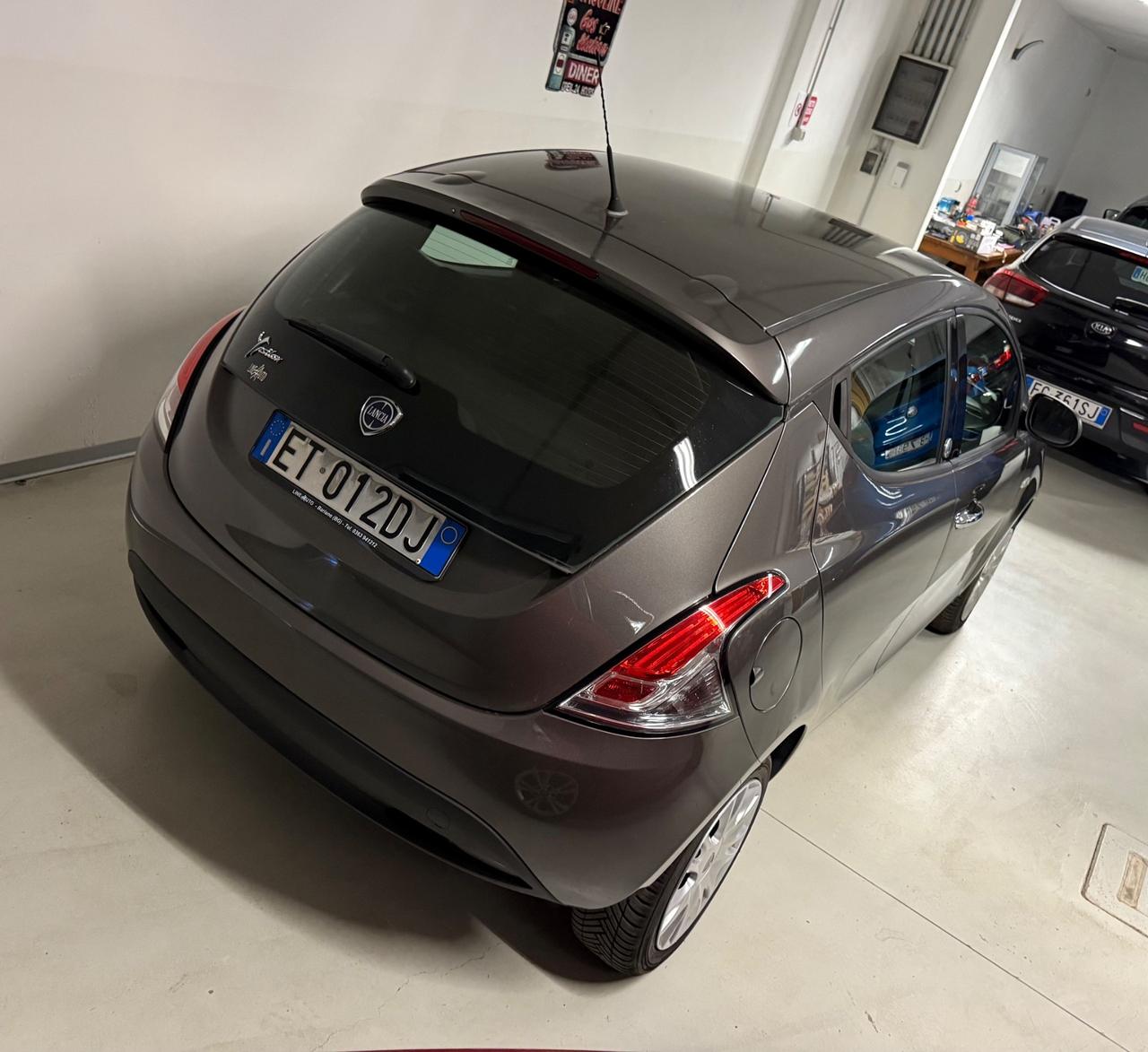 Lancia Ypsilon 1.2 69 CV 5 porte GPL Ecochic Silver