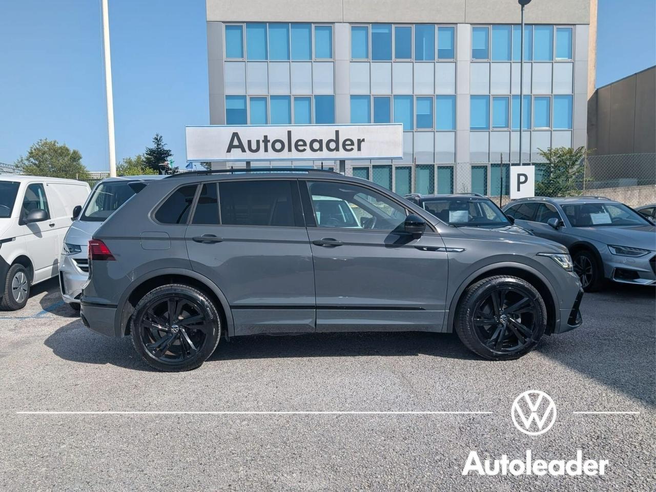 Volkswagen Tiguan R-Line 2.0 TDI 150 CV SCR DSG SOLO 27.000 Km