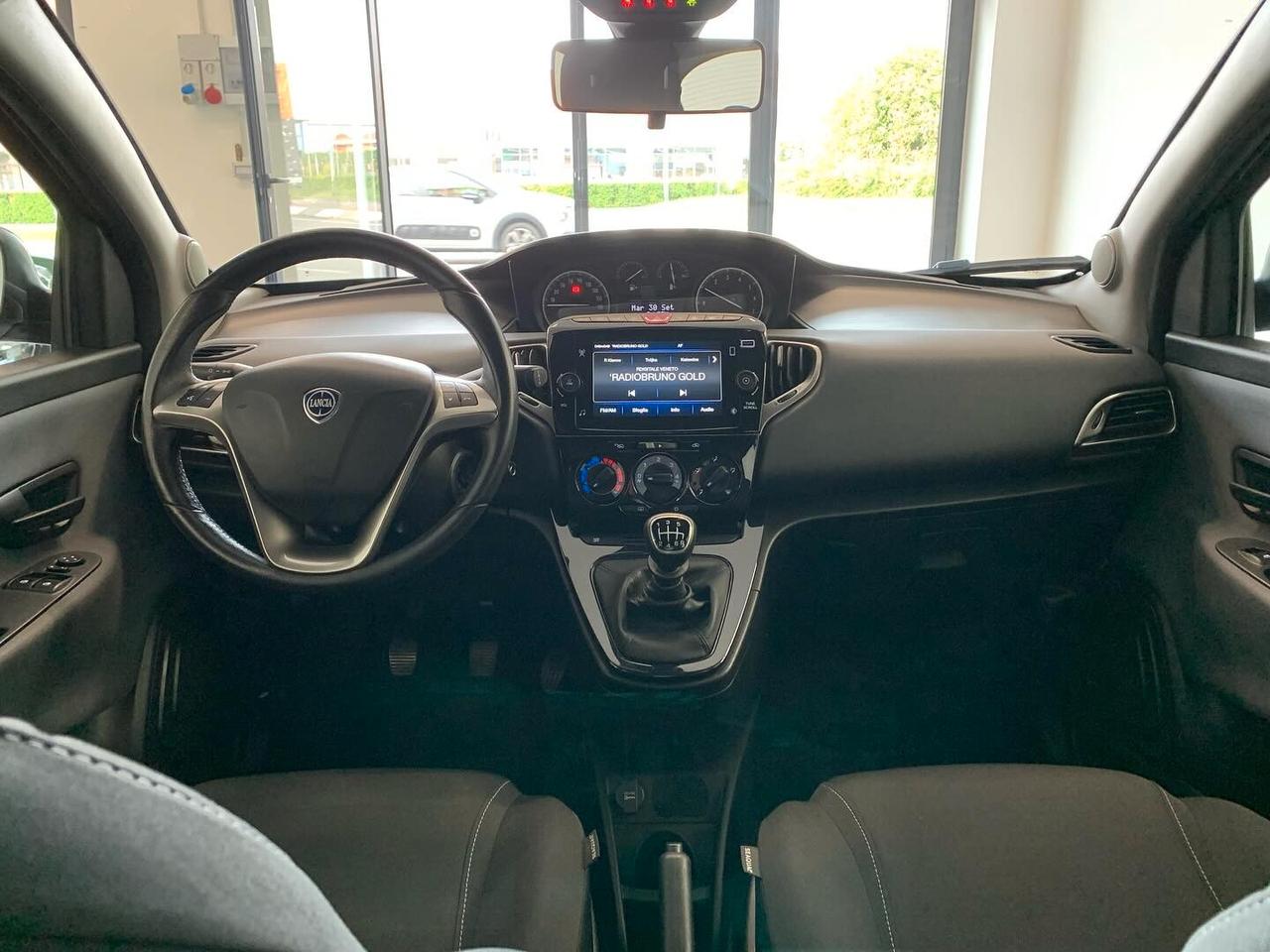 Lancia Ypsilon 1.0 FireFly 5 porte S&S Hybrid NEOPATENTATO