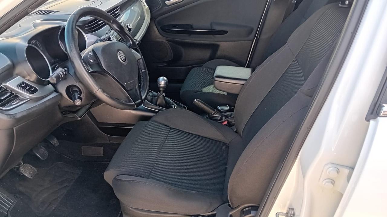 Alfa Romeo giulietta 1.6 mjt-full-2011
