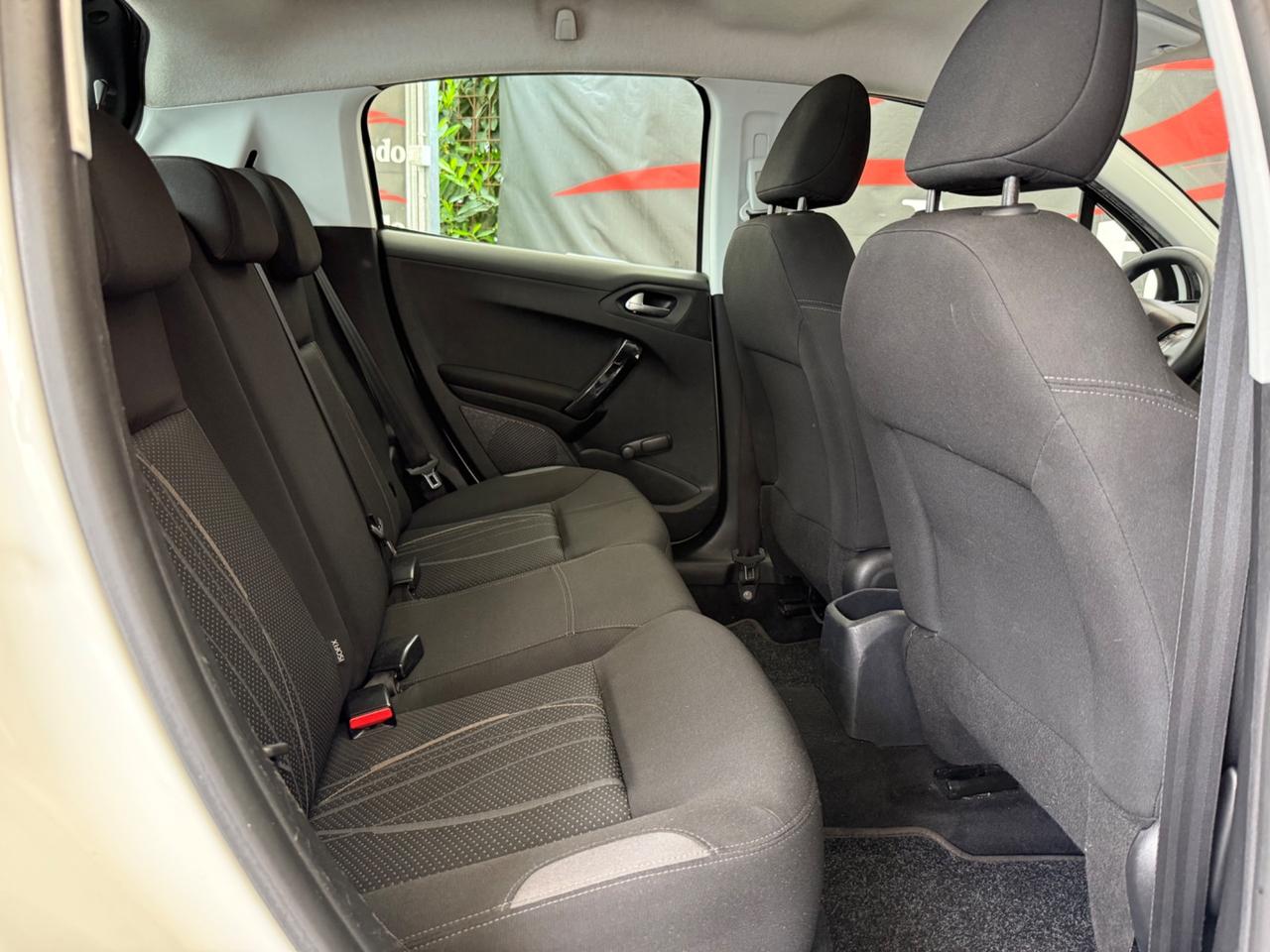 Peugeot 208 1.4 HDi 68 CV 5 porte