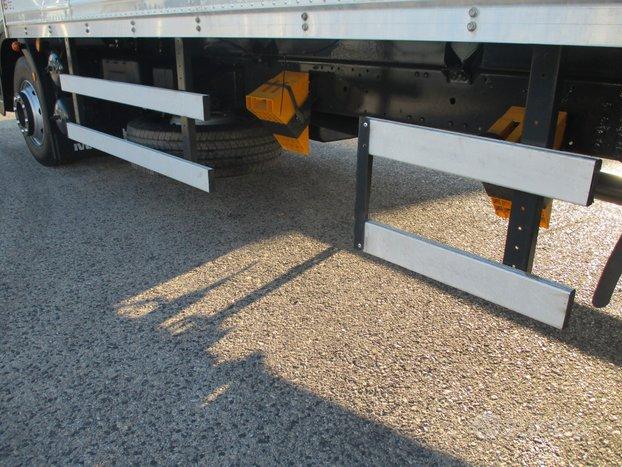 Iveco EUROCARGO 140/25 E5 FURGONE L 7.20M+PEDANA R