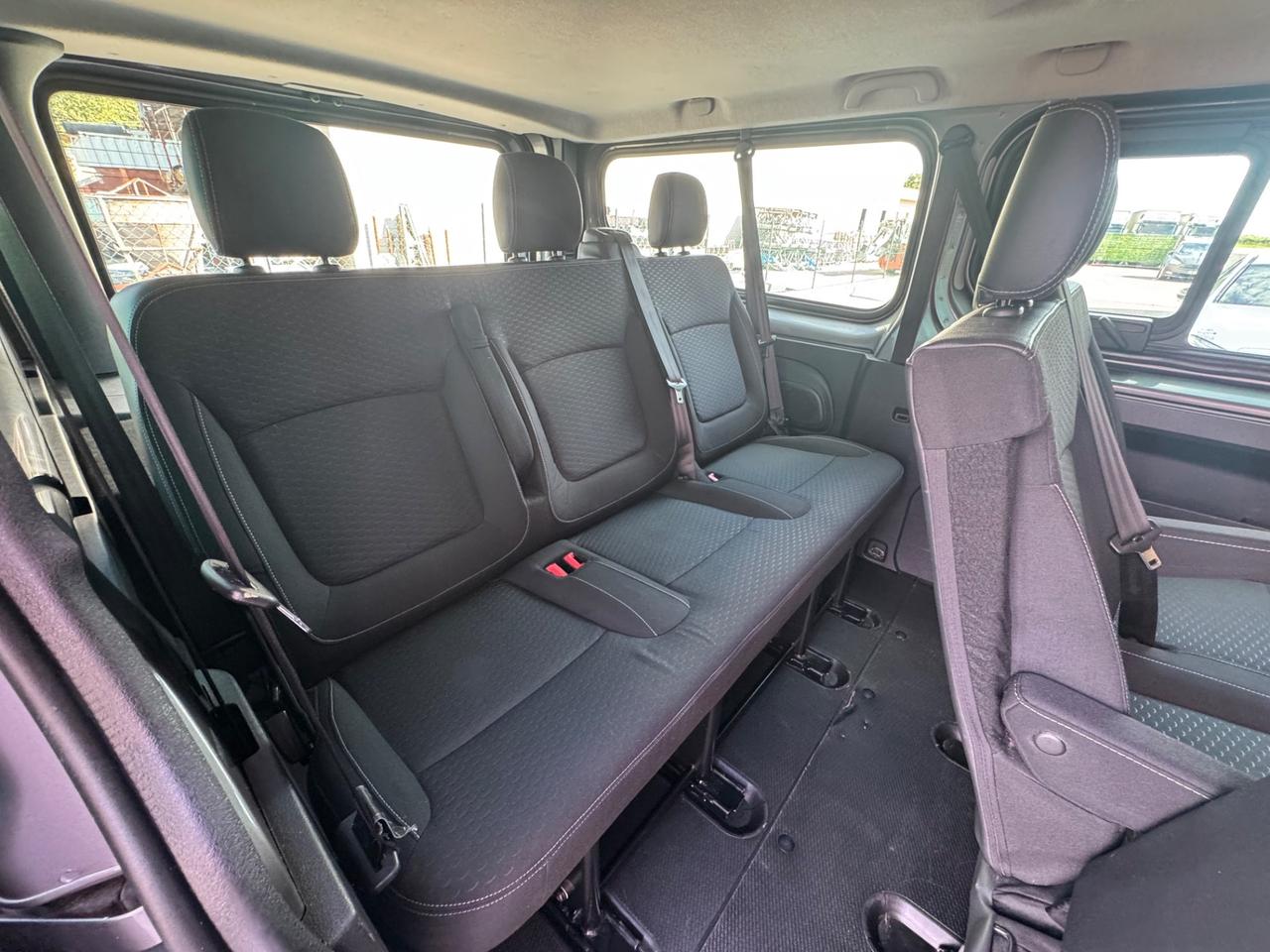 Opel Vivaro 9 posti