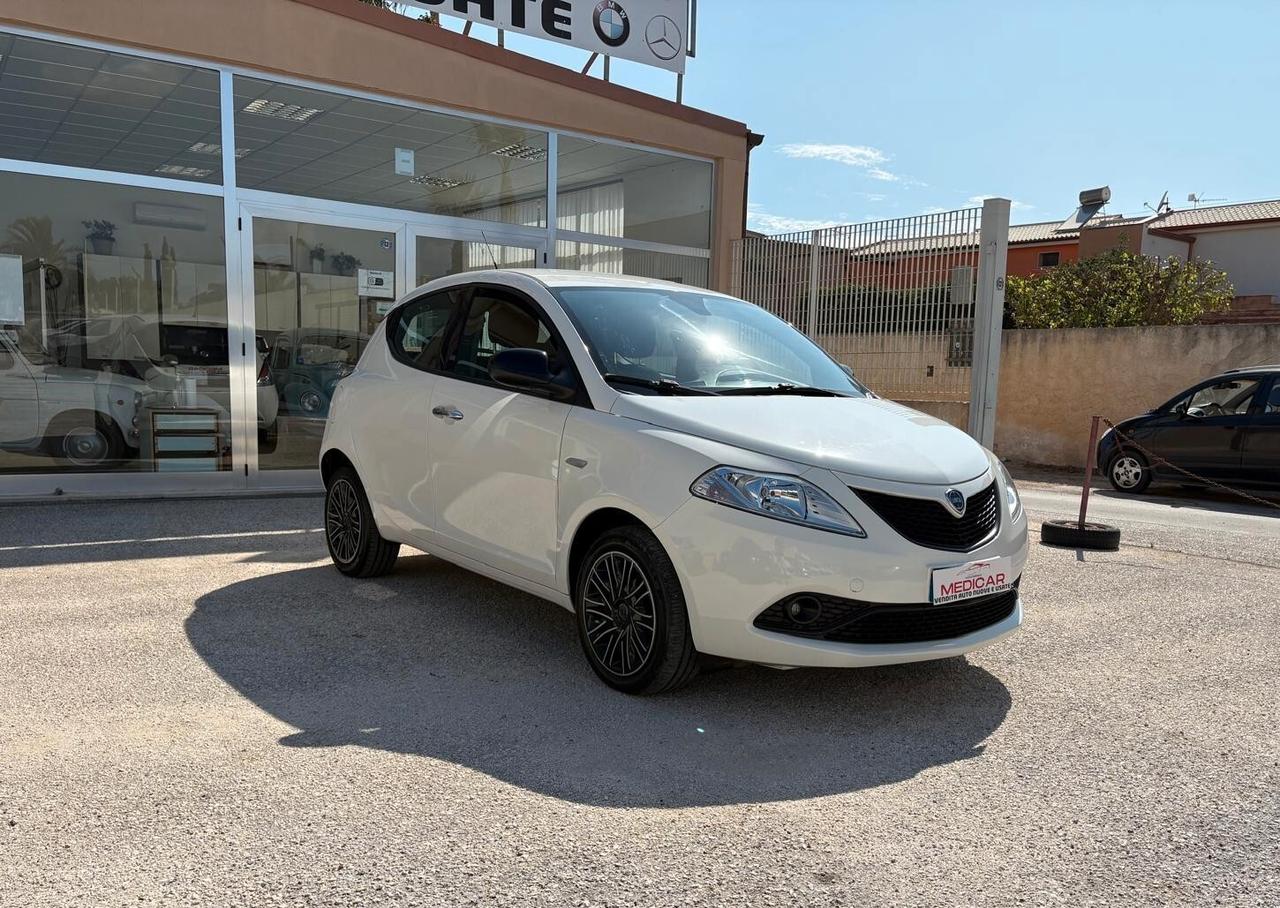 Lancia Ypsilon 1.2 69 CV 5 porte S&S Gold