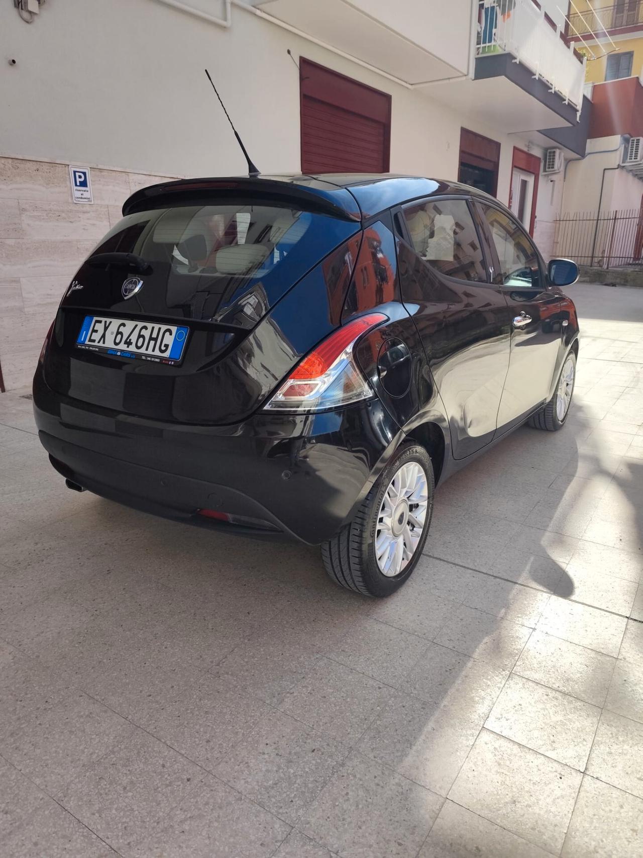 Lancia Ypsilon 1.3 MJT 95 CV 5 porte S&S Platinum