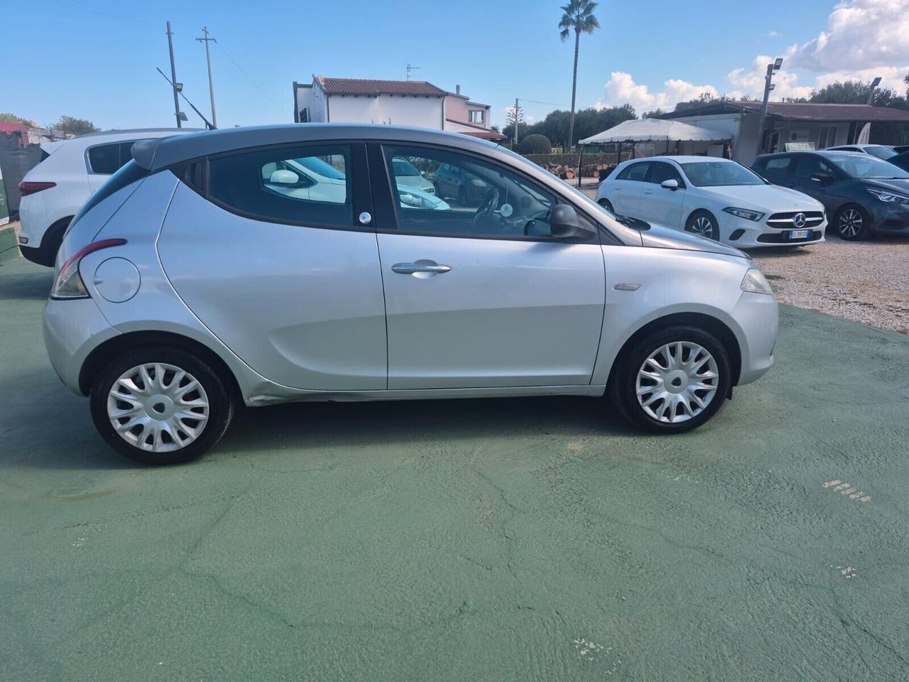 Lancia Ypsilon 1.2 69 CV 5 porte GPL Ecochic Silver
