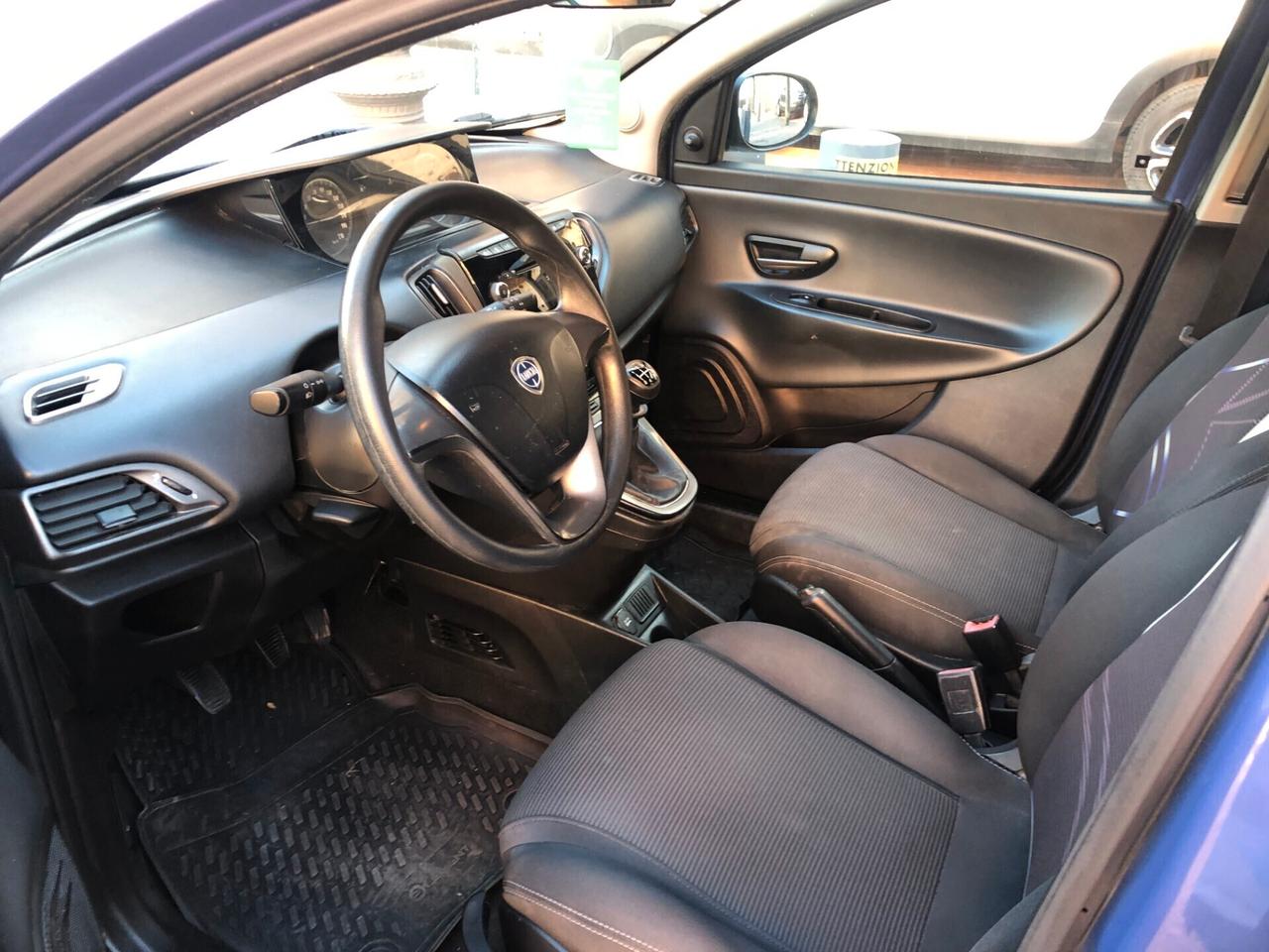 Lancia Ypsilon 1.2 69 CV 5 porte Unyca