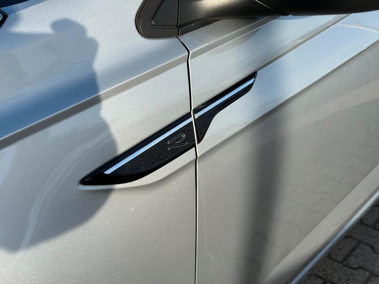 Volkswagen Taigo 1.0 TSI 110 CV R-Line x2 + Tetto