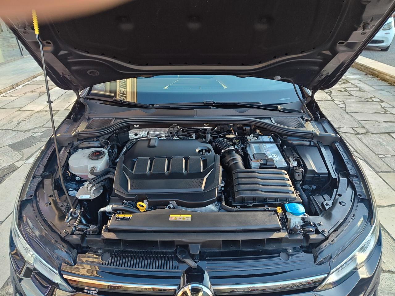 VOLKSWAGEN GOLF VIII 2.0 TDI 150 CV DSG SCR R-LINE