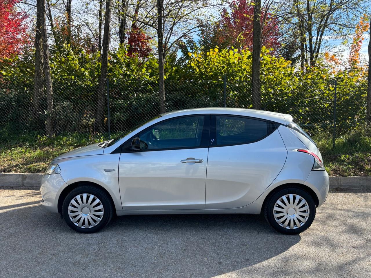 Lancia Ypsilon 1.2 69 CV 5 porte Elefantino