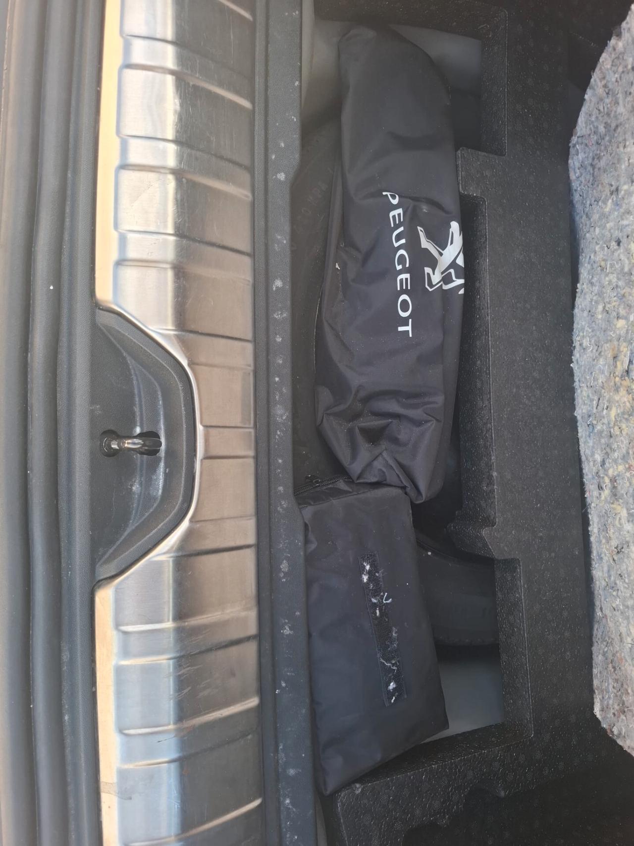 Peugeot 2008 BlueHDi 100 S&S Allure