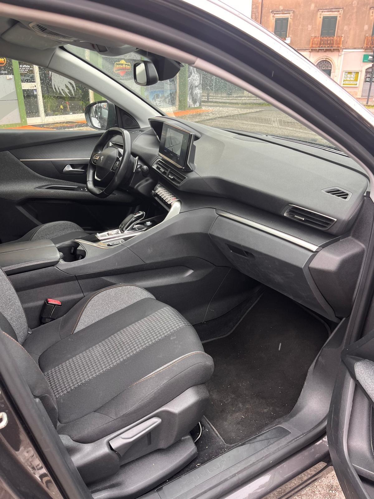 PEUGEOT 3008 BLUEHDI 130 SES EAT8 ALLURE