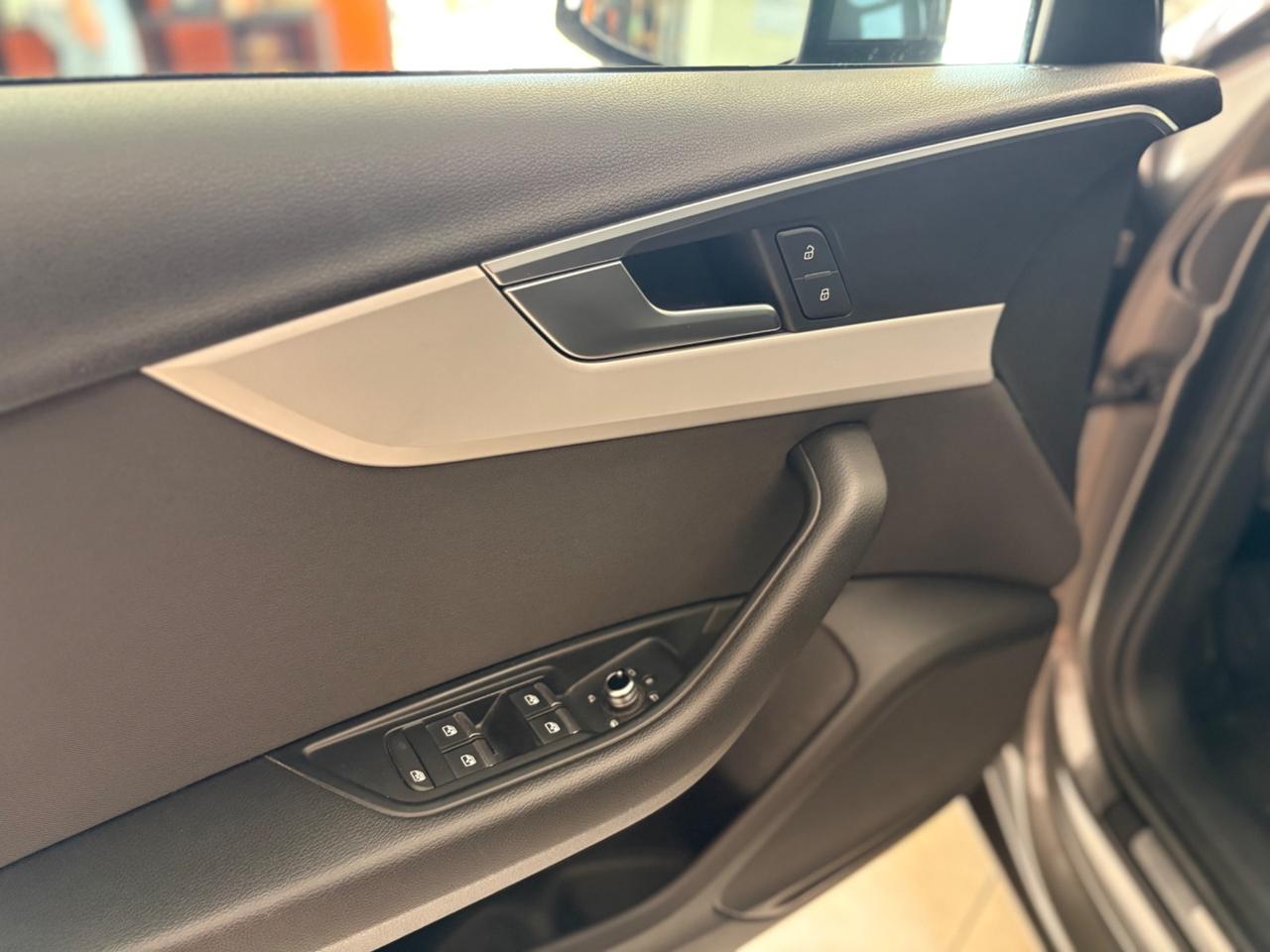 Audi A4 Avant 30 TDI/136 CV S tronic Business