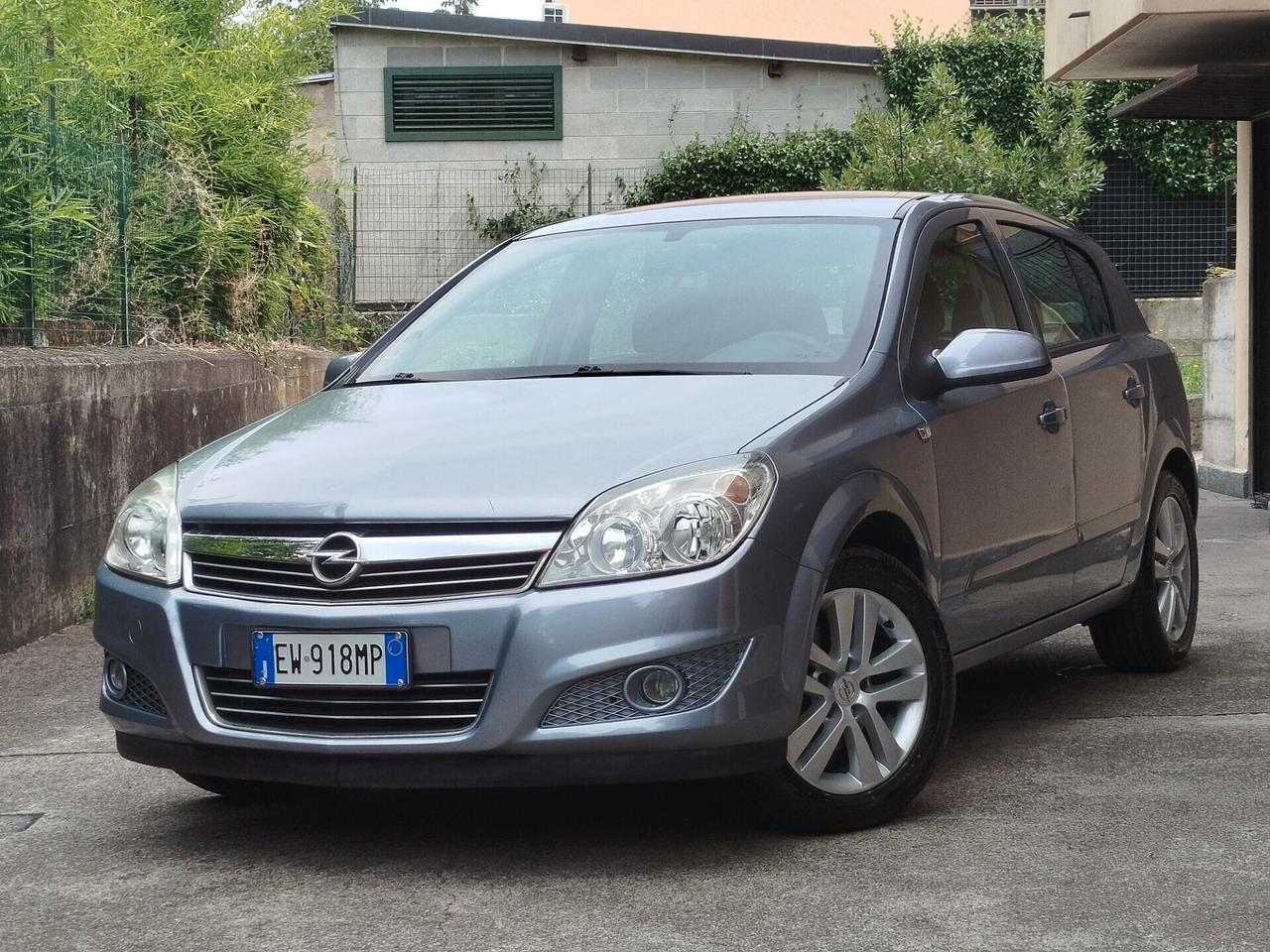Opel Astra 1.4 BENZINA 90cv / 26.600km / Unipro
