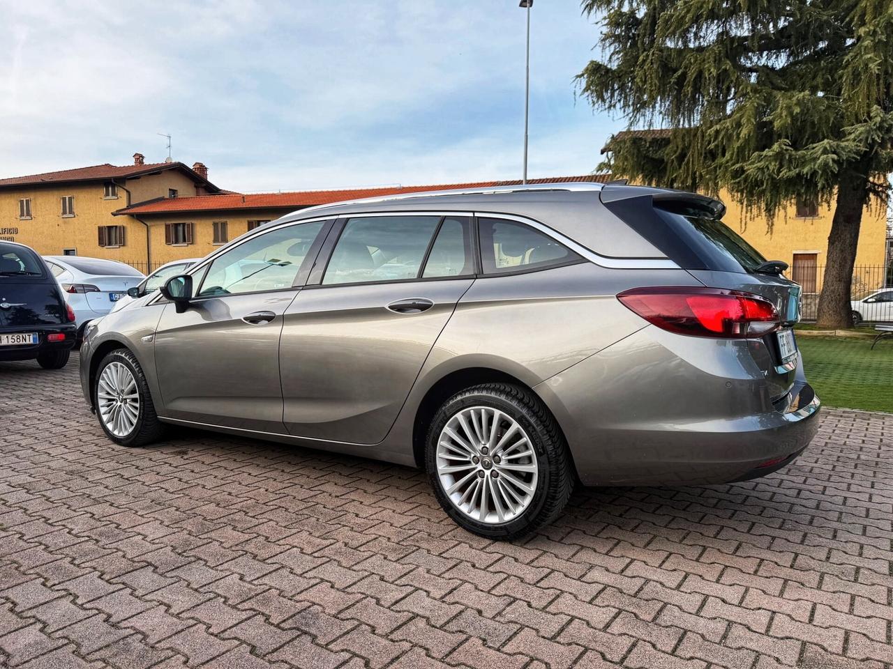 Opel Astra 1.6 CDTi 110CV AUTOMATICA NAVIGA CRUISE CAMERA OK NEOPATENTATI