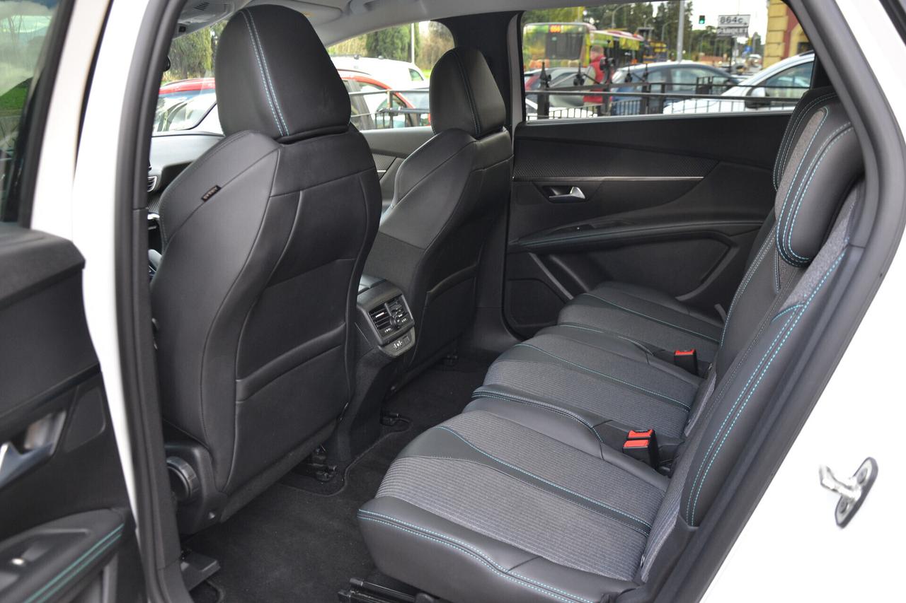 Peugeot 5008 1.5 HDi 130CV 7POSTI AUT.+NAV+LED+RCAM+PELLE+PDC