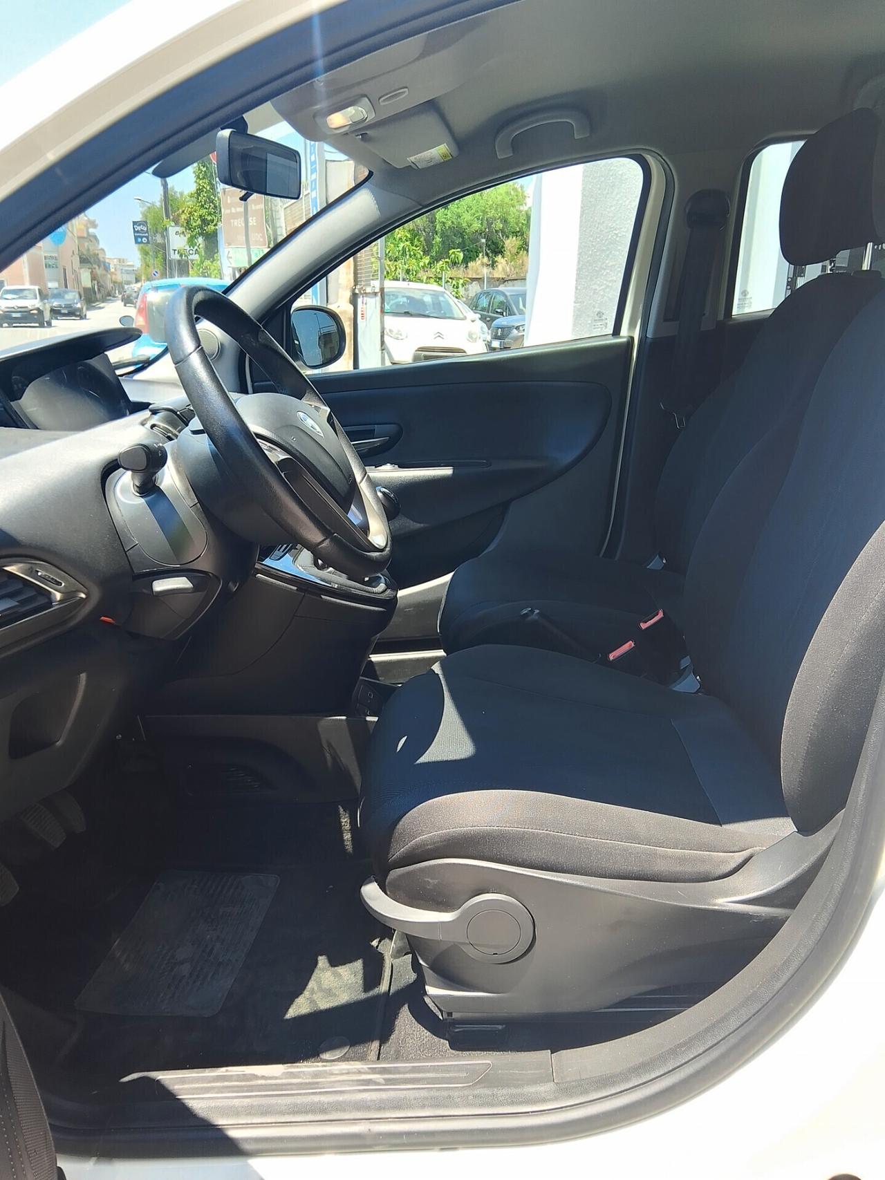 Lancia Ypsilon 1.2 69 CV 5 porte S&S Platinum
