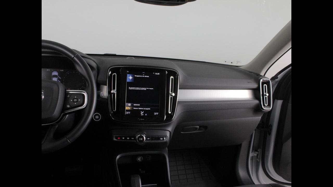 VOLVO XC40 - XC40 1.5 t3 Momentum 163cv auto my21
