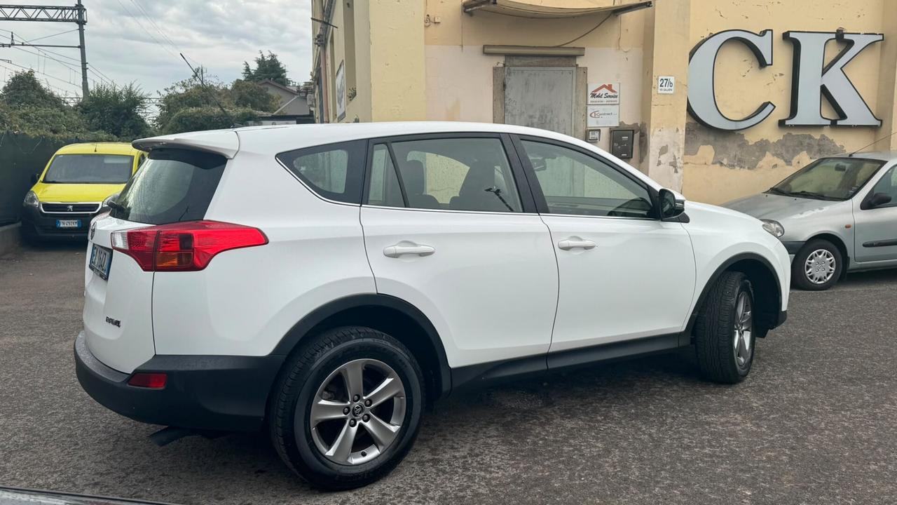 Toyota RAV 4 RAV4 2.0 D-4D 2WD Style White Ed.