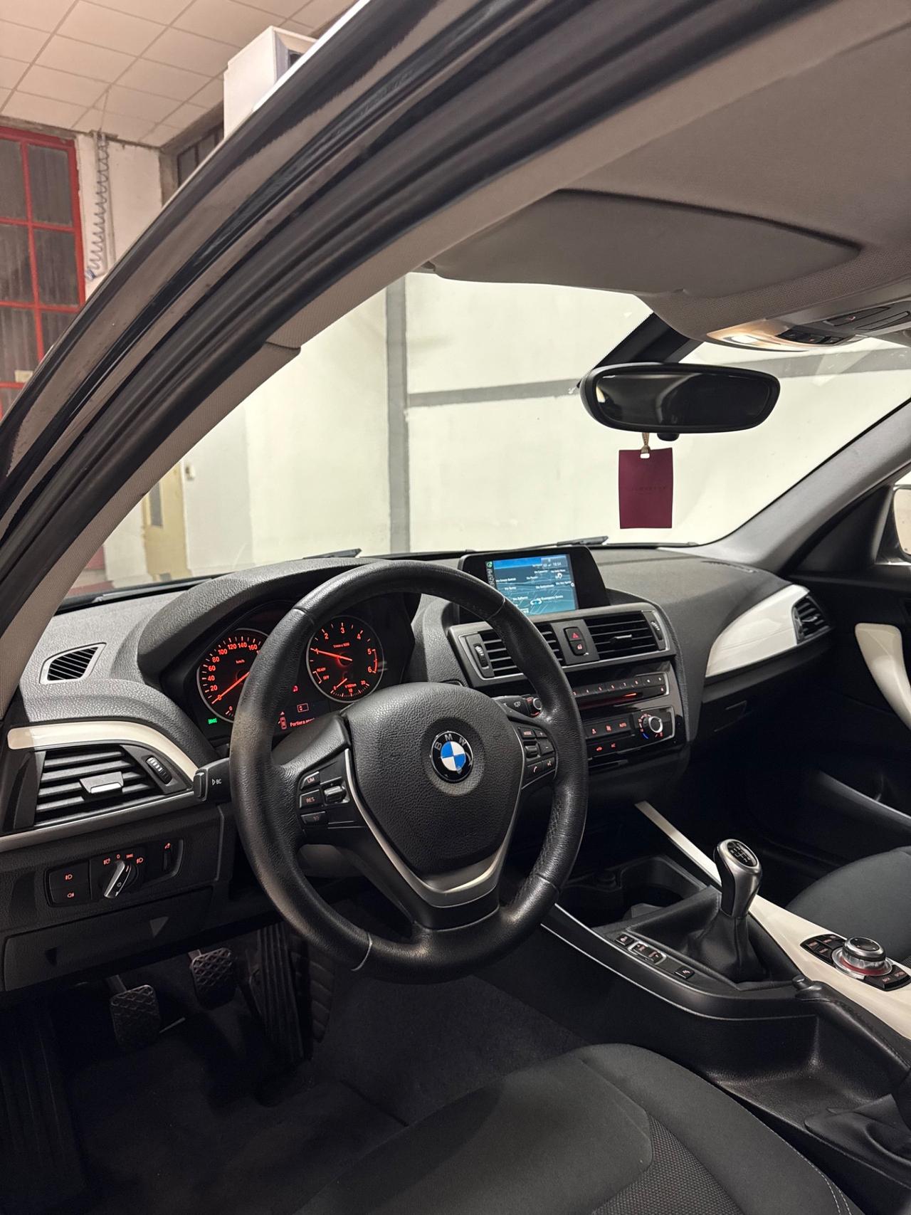 Bmw 116 116d 5p. Urban