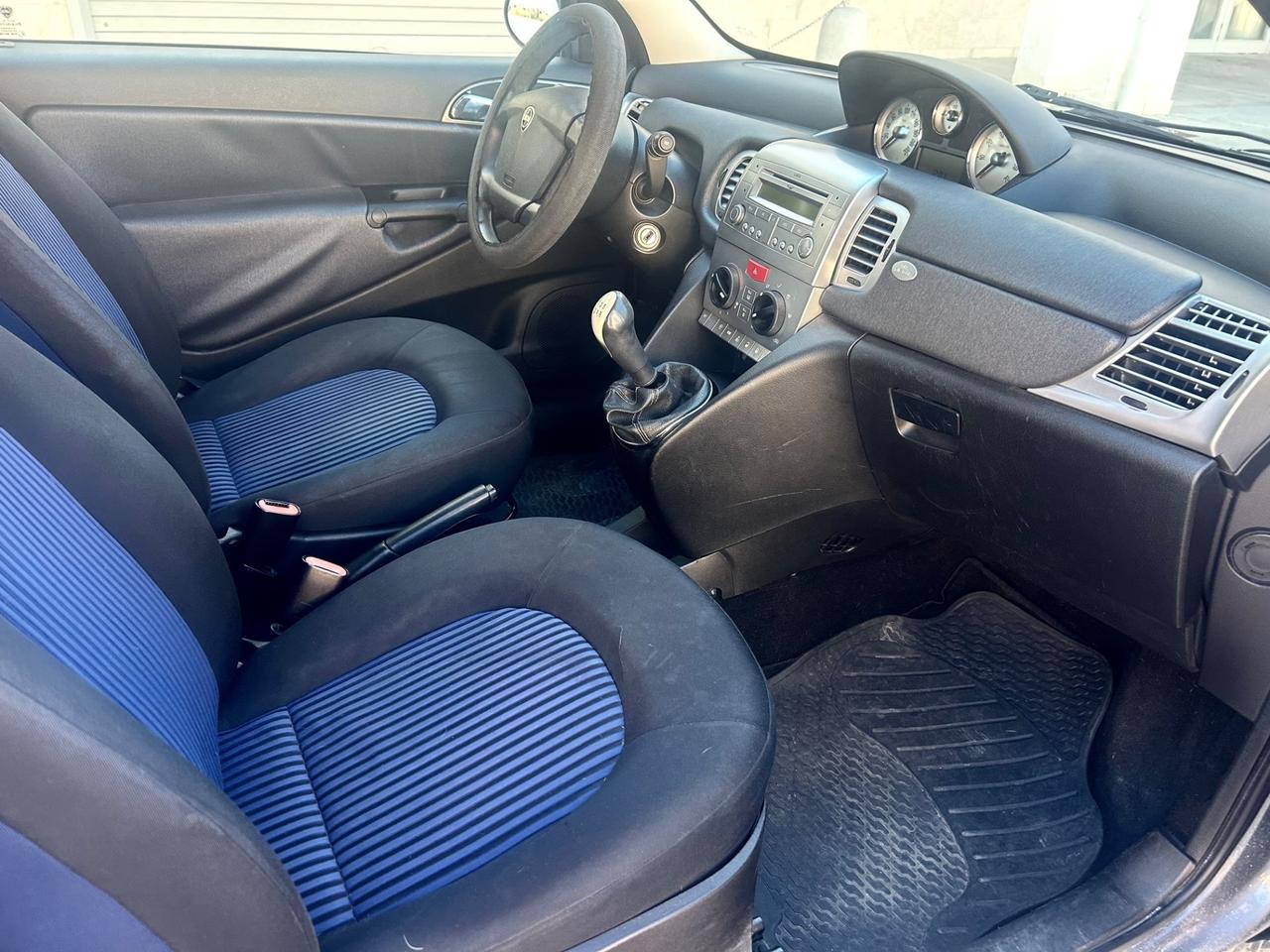 Lancia Ypsilon 1.3 MJT 90 CV DPF Sport MomoDesign