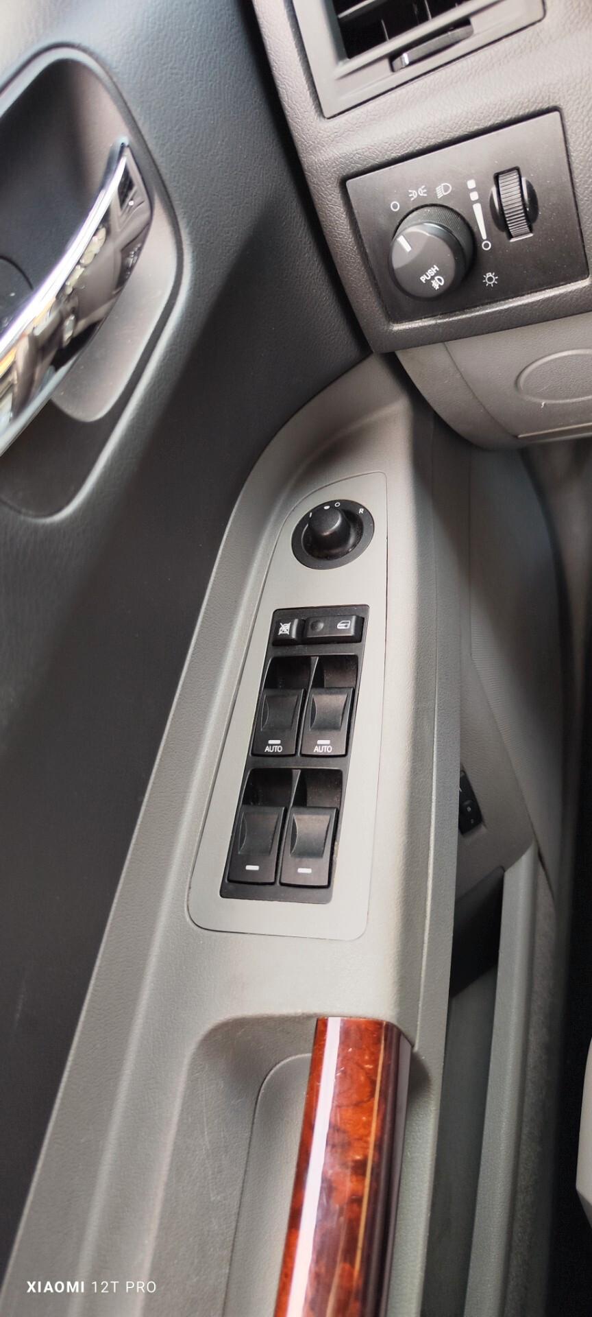 RARA Chrysler 300C (5.700 V8 340cv HEMI) AWD