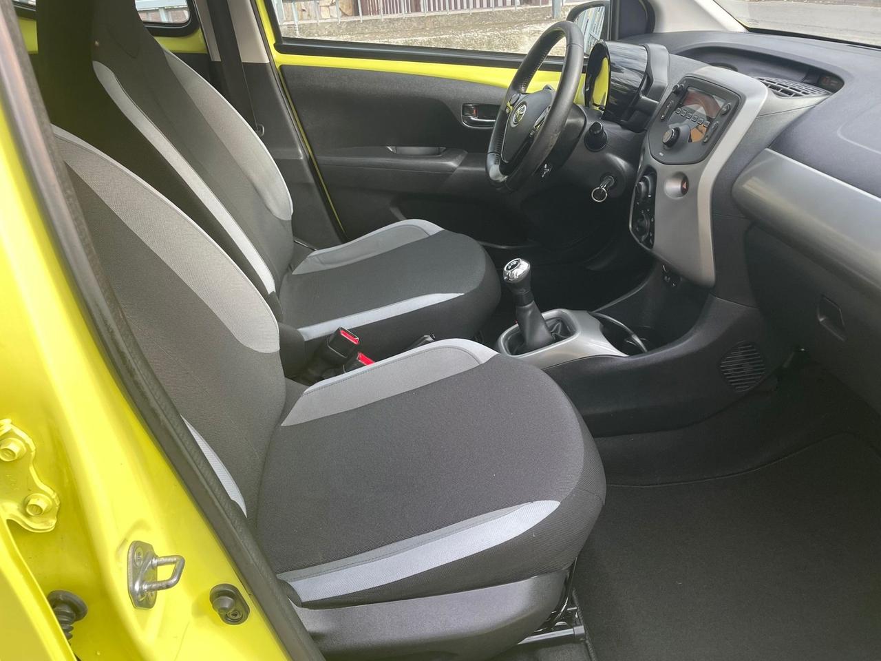 Toyota Aygo 1.0 VVT-i 69 CV 5 porte x-business