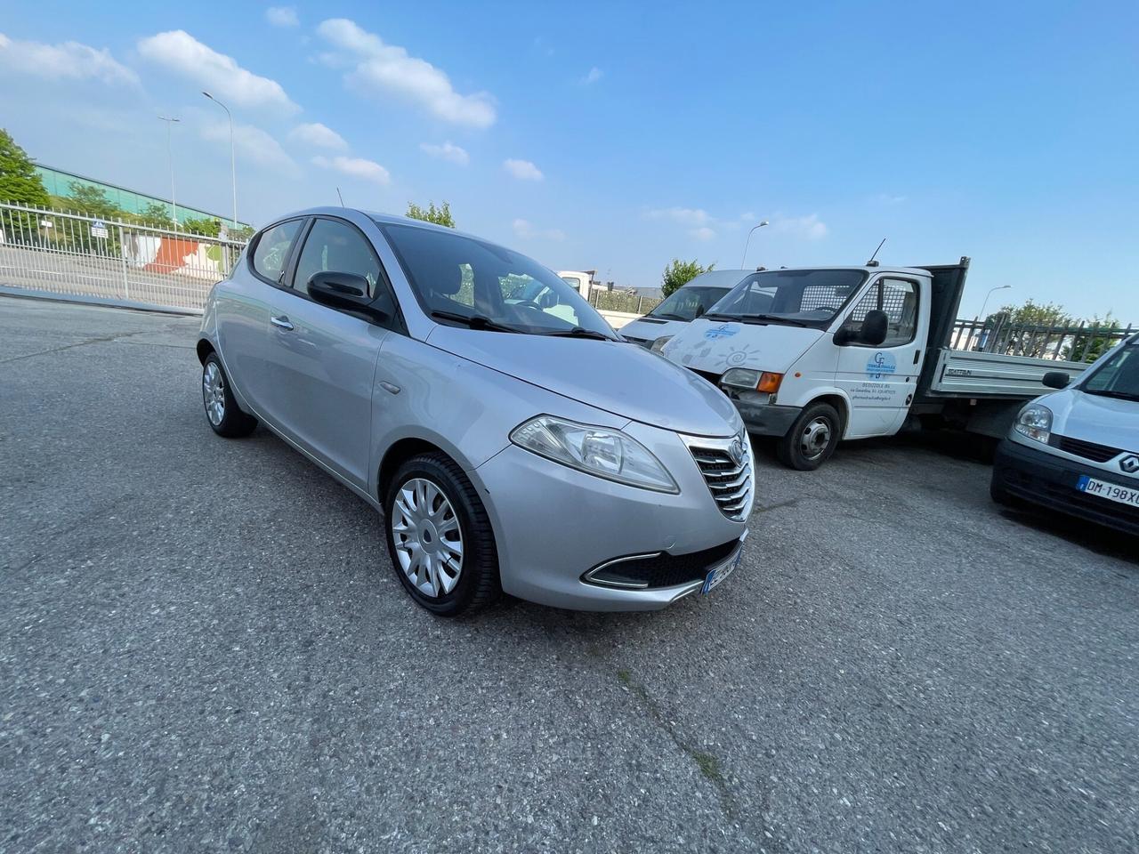 Lancia Ypsilon 1.3 MJT 75 CV Unyca