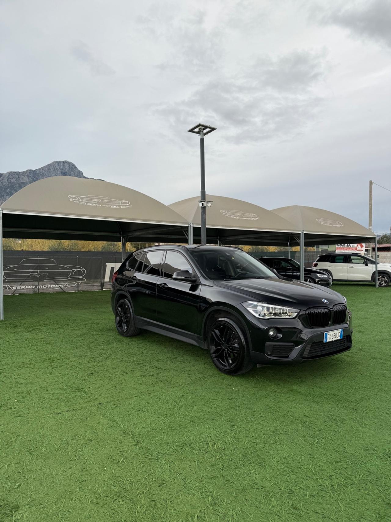 Bmw X1 sDrive18d xLine TOTAL BLACK