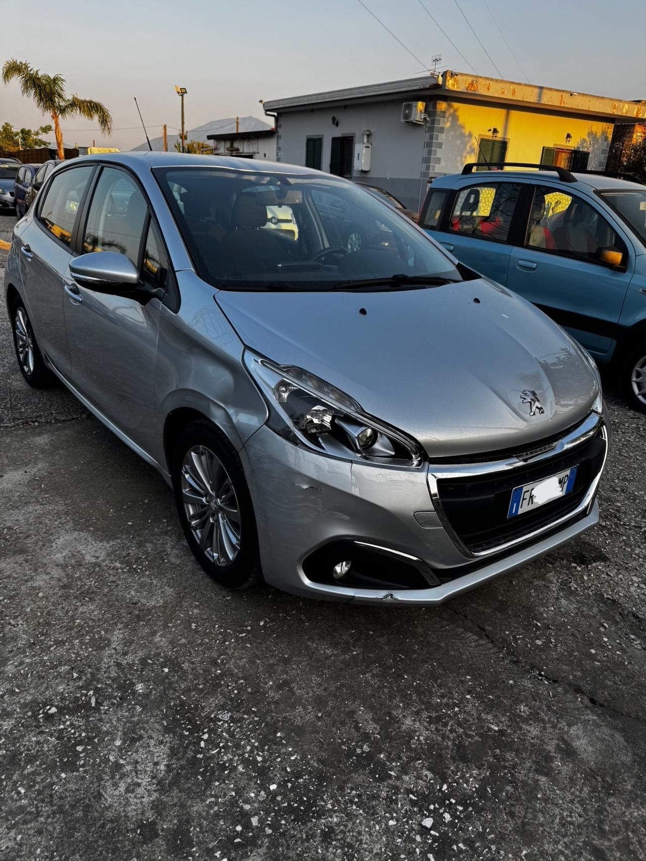Peugeot 208 PureTech 82 5p. GPL Allure