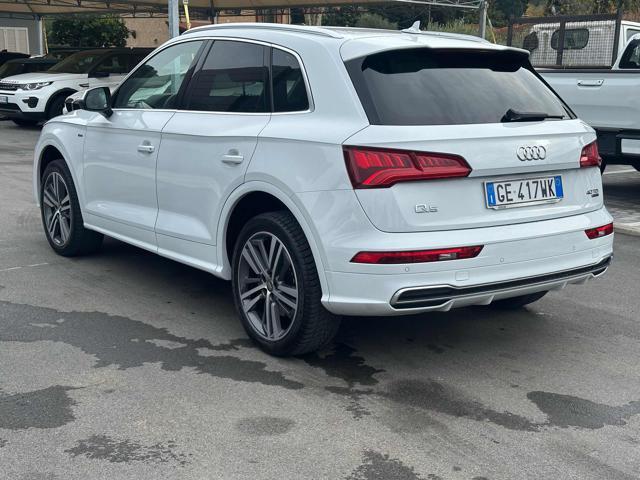 AUDI Q5 40 TDI quattro S tronic Business