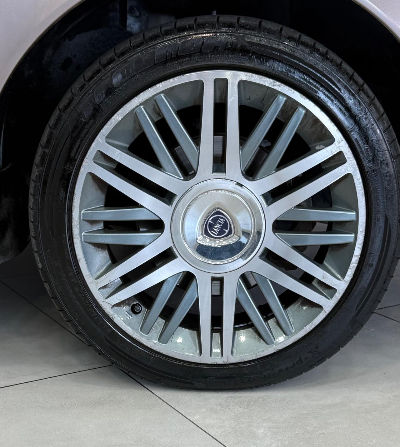 Lancia Ypsilon 1.3 MJT 75 CV Platino