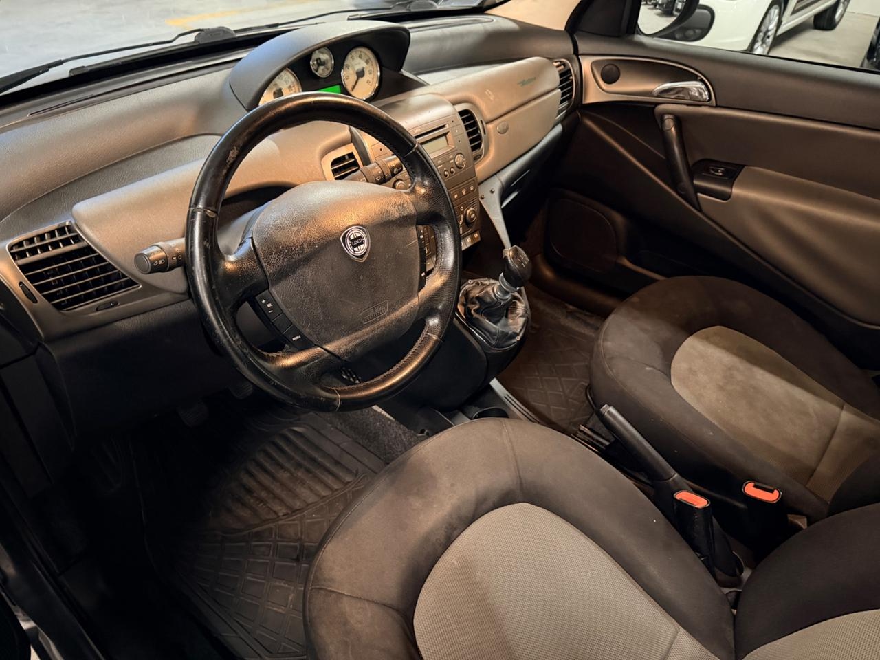 Lancia Ypsilon 1.2 16V Platino