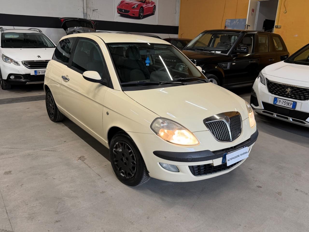 Lancia Ypsilon 1.2 16V Platino