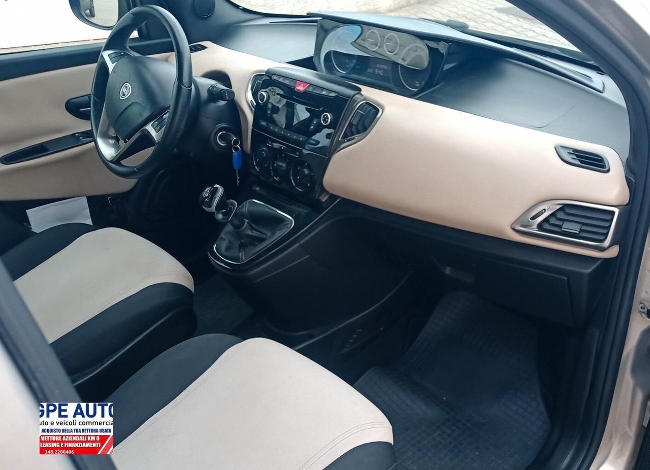Lancia Ypsilon 1.2 69 CV 5 porte Platinum - 5 posti