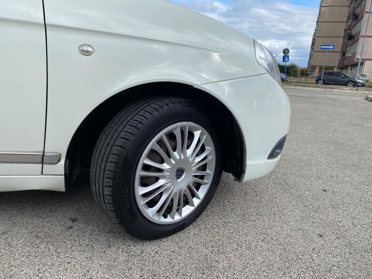 Lancia Ypsilon 1.2 Argento