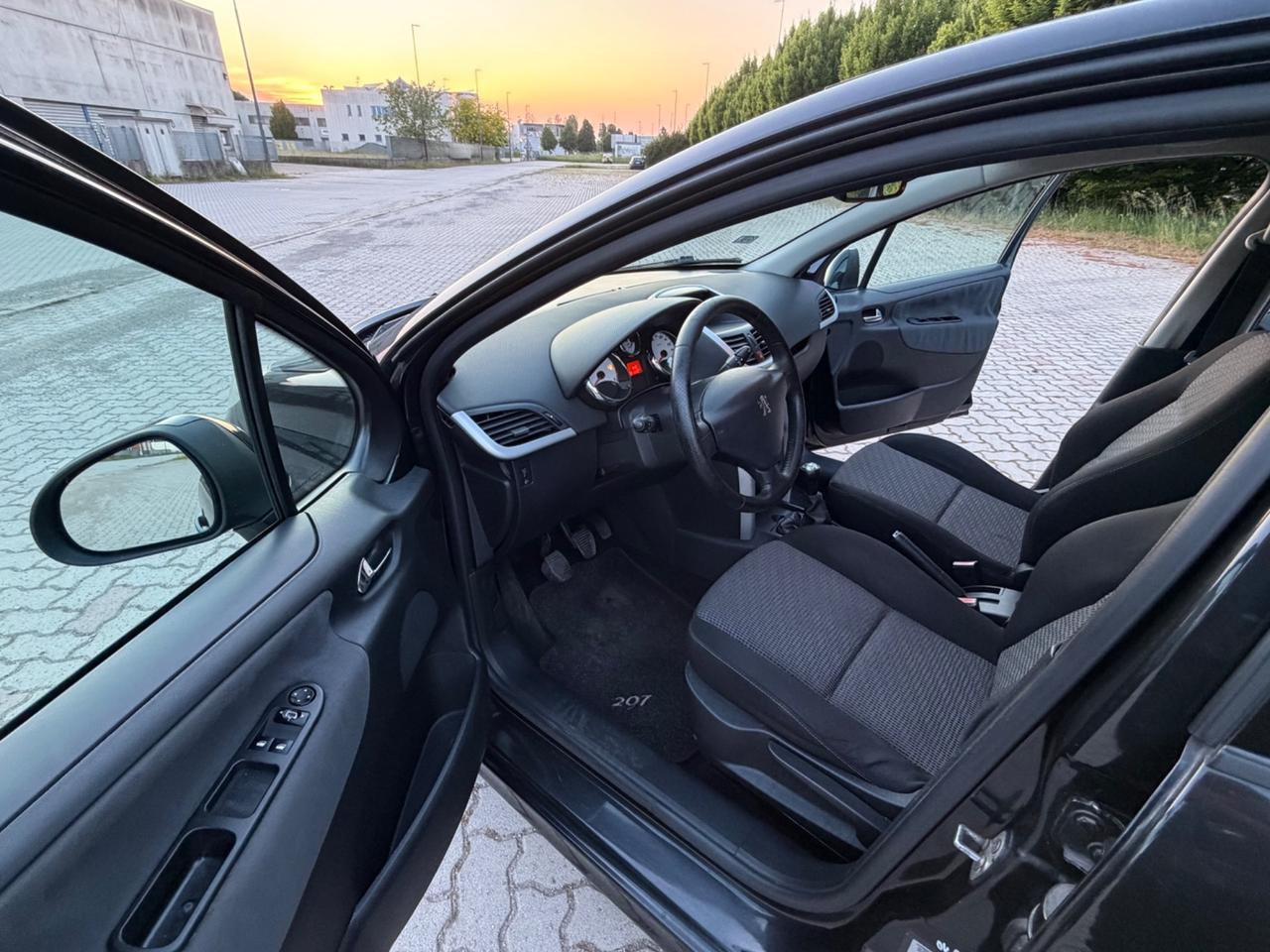 Peugeot 207 1.6 HDi 90CV 5p. 99g