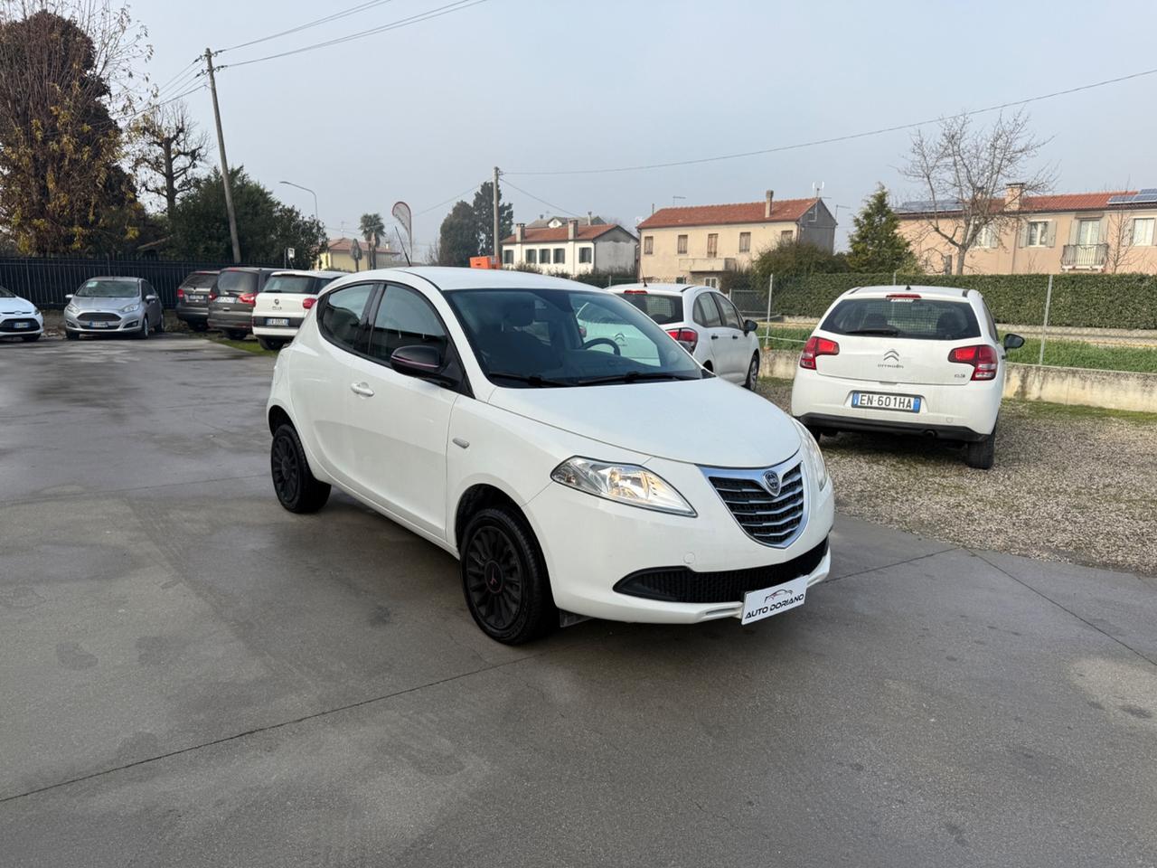 Lancia Ypsilon 0.9 TwinAir 85 CV 5 porte Metano Ecochic Gold