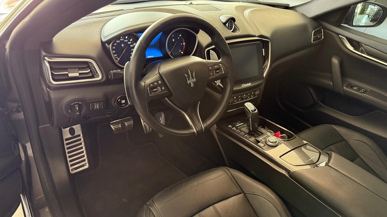 Maserati Ghibli V6 Diesel 275 CV Gransport TETTO