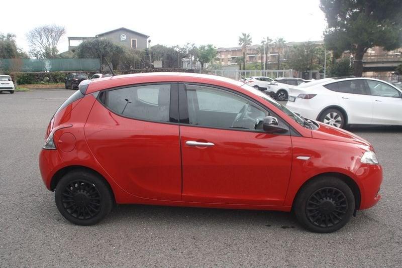 Lancia Ypsilon 1.0 FireFly 70cv Hybrid Silver