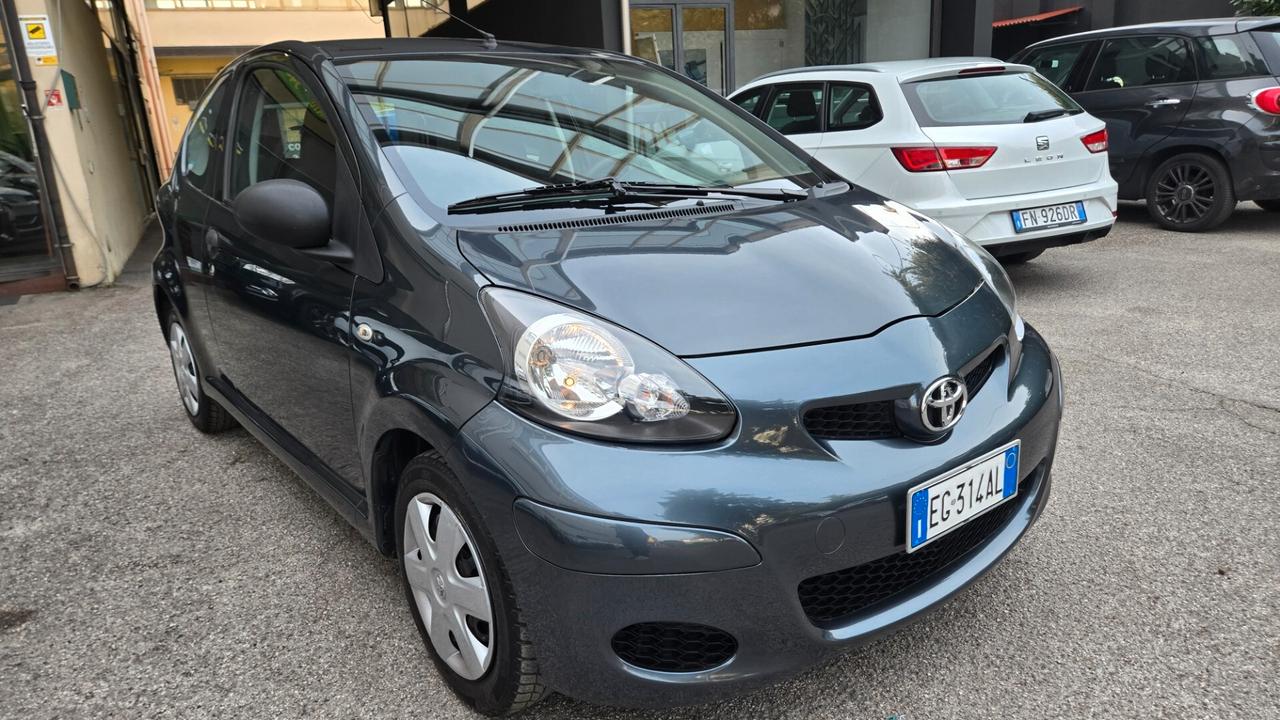 Toyota Aygo 1.0 12V VVT-i 3 porte Now Connect