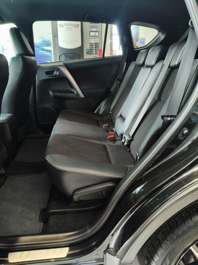 TOYOTA RAV 4 2.0 D-4D 143 Cv Lounge Pelle Navi Unico Propr.