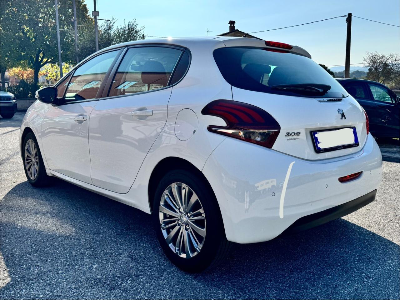 Peugeot 208 PureTech 82 5p. GPL Allure