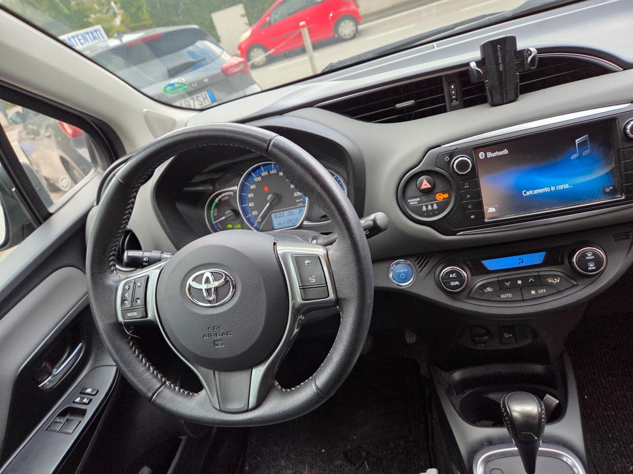 Toyota Yaris Hybrid - 2015