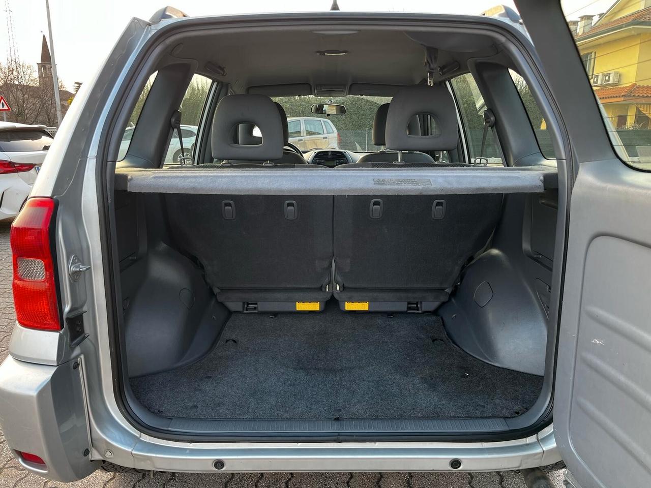 TOYOTA RAV 4 2.0 D-4D 5/P 4X4 SI A NEOPATENTATI