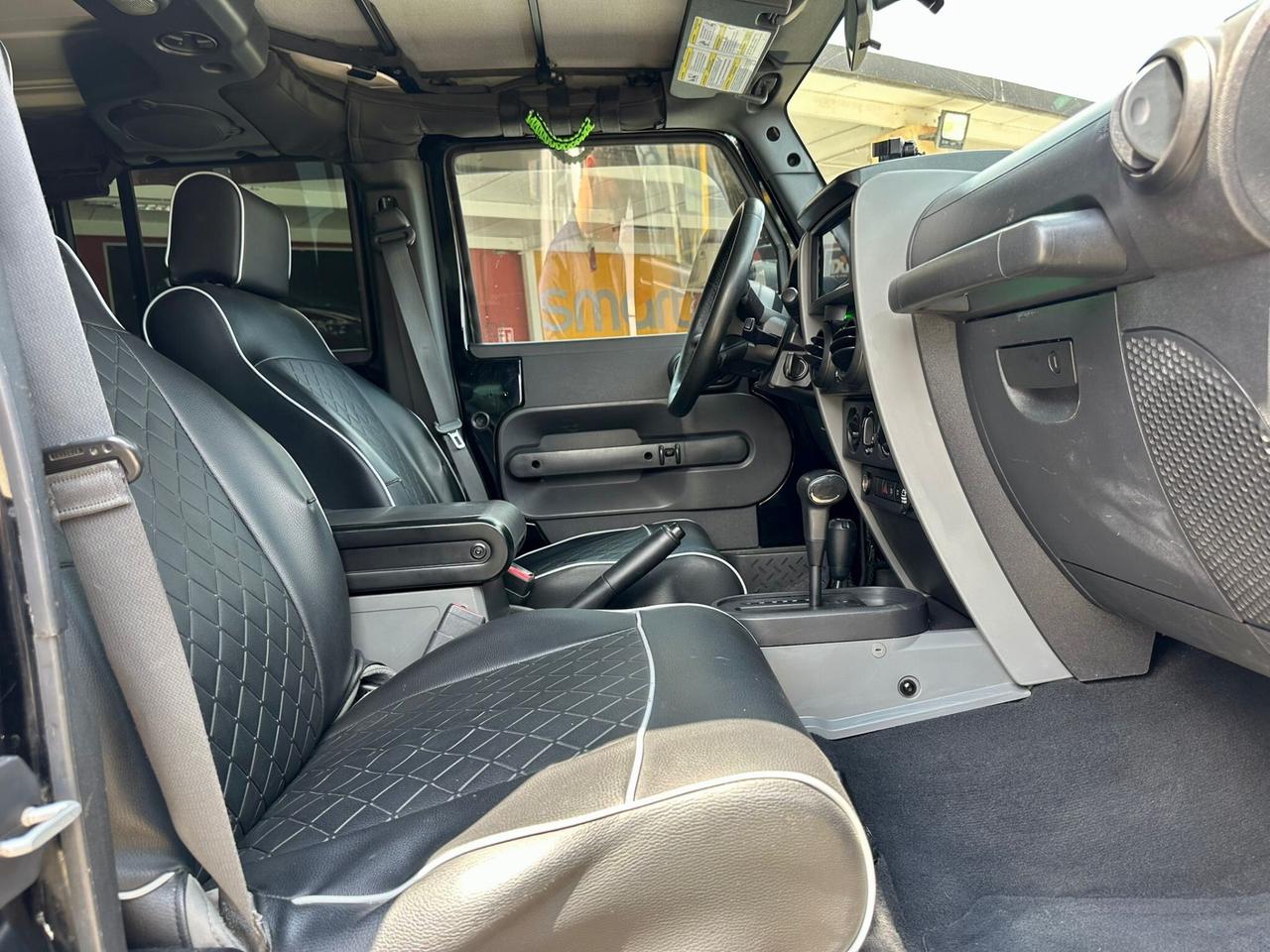 Jeep Wrangler Unlimited 2.8 Auto Sahara Hard-Top