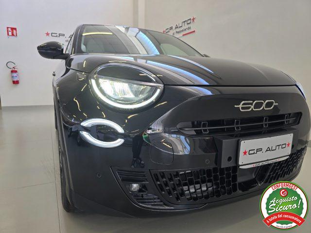 FIAT 600 Hybrid DCT MHEV La Prima