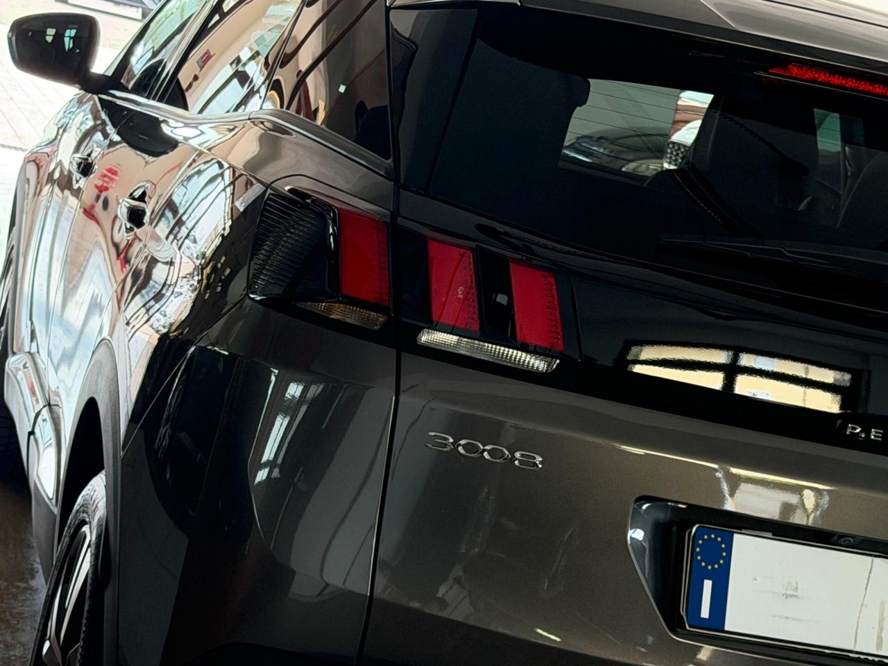 Peugeot 3008 1.5 BLUEHDI 130 cv. Eat8 ALLURE (Nav)